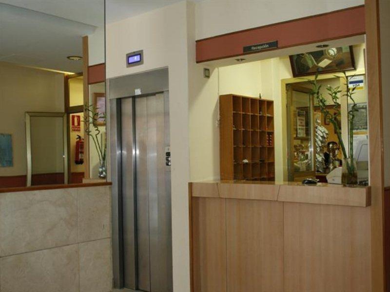 Hostal Liste Station A Coruna Exterior photo