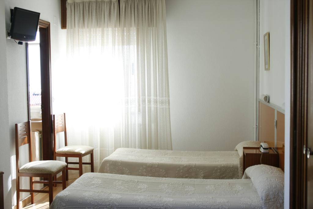 Hostal Liste Station A Coruna Room photo