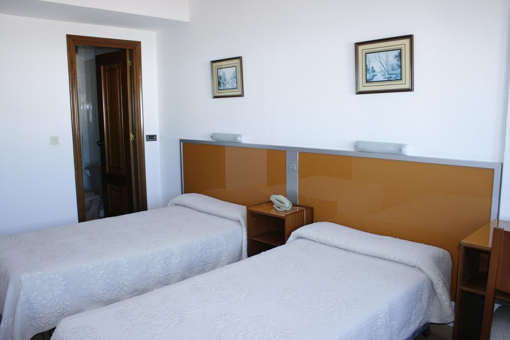 Hostal Liste Station A Coruna Room photo