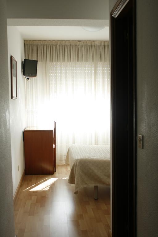 Hostal Liste Station A Coruna Room photo
